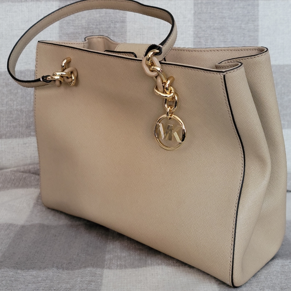Michael Kors Sofia